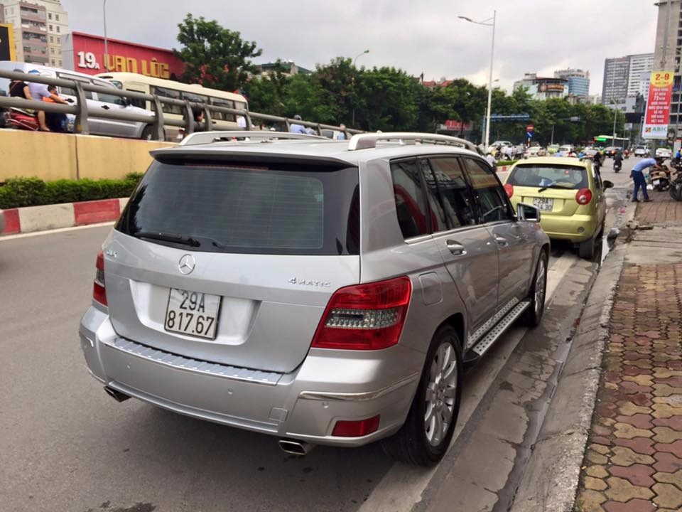 Bán xe Mercedes GLK 300 4 matic đời 2009, màu bạc, nhập khẩu, số tự động, giá tốt-9