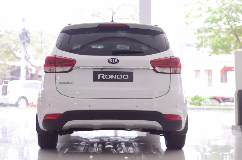 Cần bán Kia Rondo đời 2017, màu trắng, nhập khẩu  -9