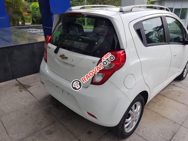 Bán xe Chevrolet Spark năm 2017, màu trắng-4