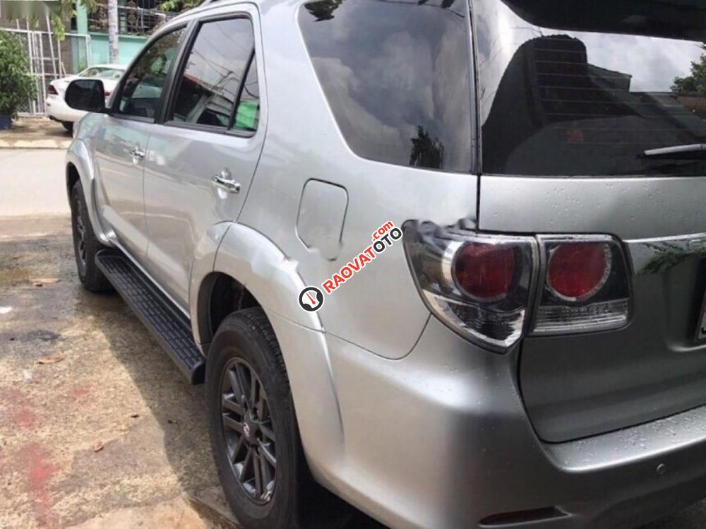 Bán Toyota Fortuner 2.4 MT 2016, màu bạc như mới-0