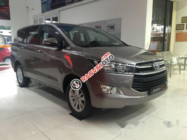 Bán xe Toyota Innova đời 2017, màu xám -3