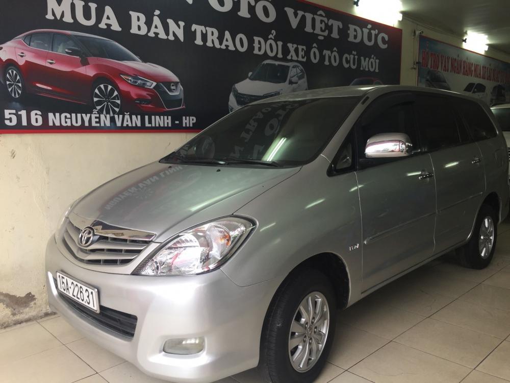 Cần bán gấp Toyota Innova sản xuất 2010, màu bạc, nhập khẩu-1