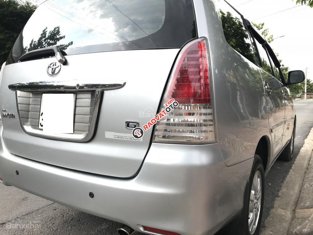 Cần bán Toyota Innova G đời 2010, màu bạc giá cạnh tranh-1