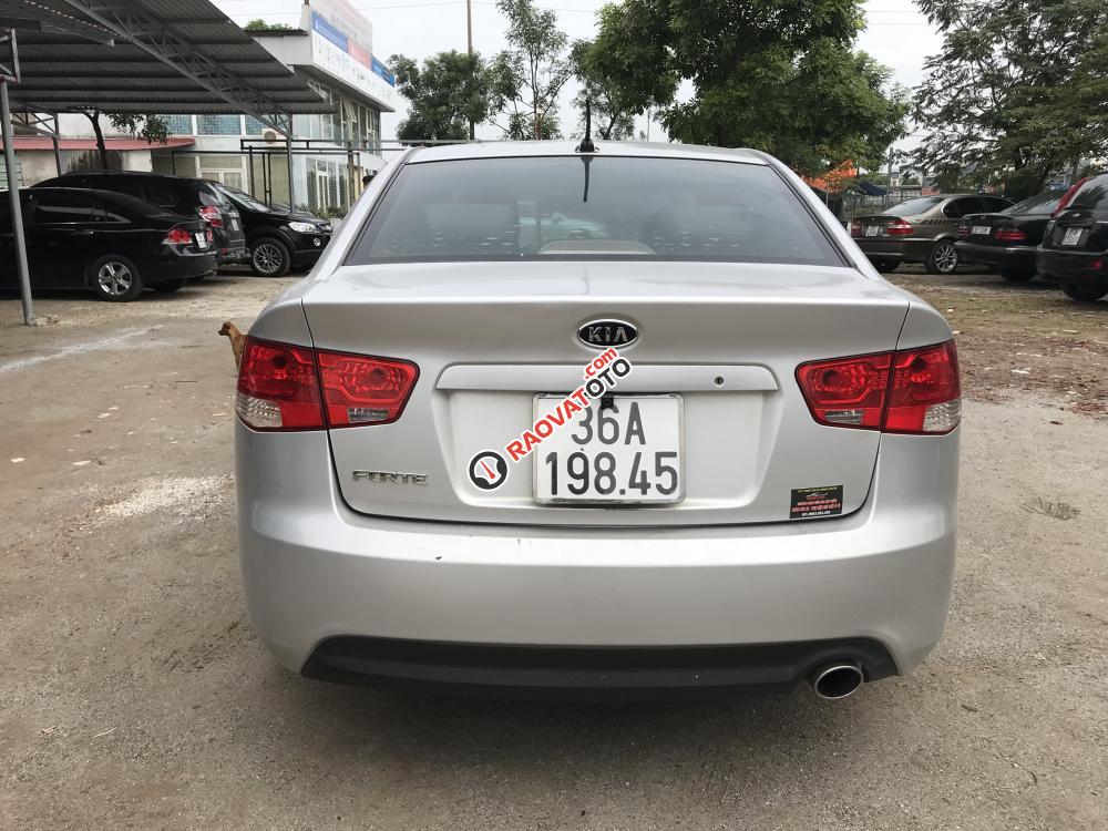 Cần bán xe Kia Forte sản xuất 2011 màu bạc, giá 350 triệu-2