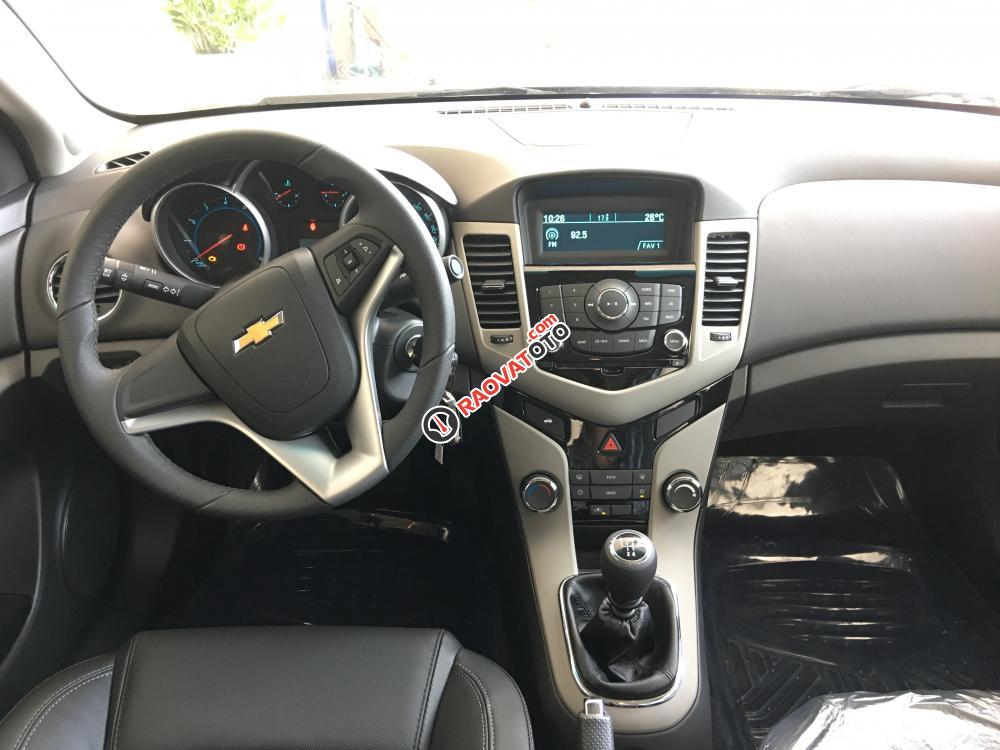 Chevrolet Cruze LT - Chỉ 10% nhận xe ngay-3