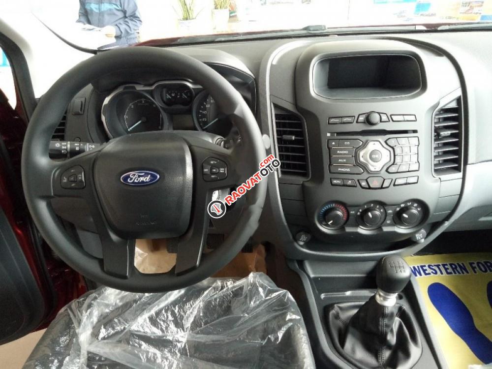 Cần bán xe Ford Ranger XLS 2.2L 4x2 MT 2017, màu đỏ, nhập khẩu nguyên chiếc, giá tốt-7