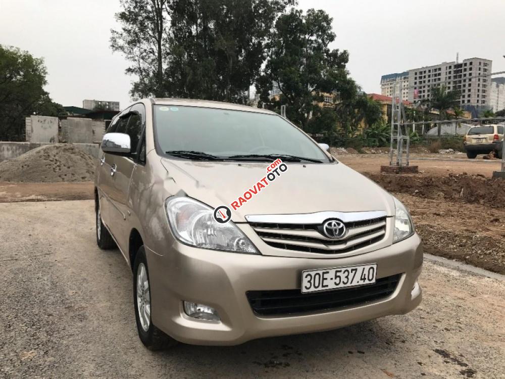 Cần bán Toyota Innova 2.0G đời 2010, màu vàng chính chủ-4