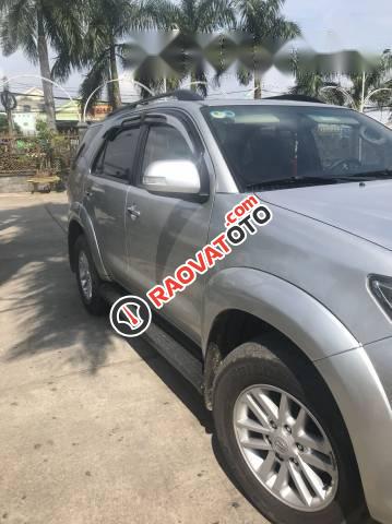 Bán Toyota Fortuner đời 2014, màu bạc xe gia đình-0