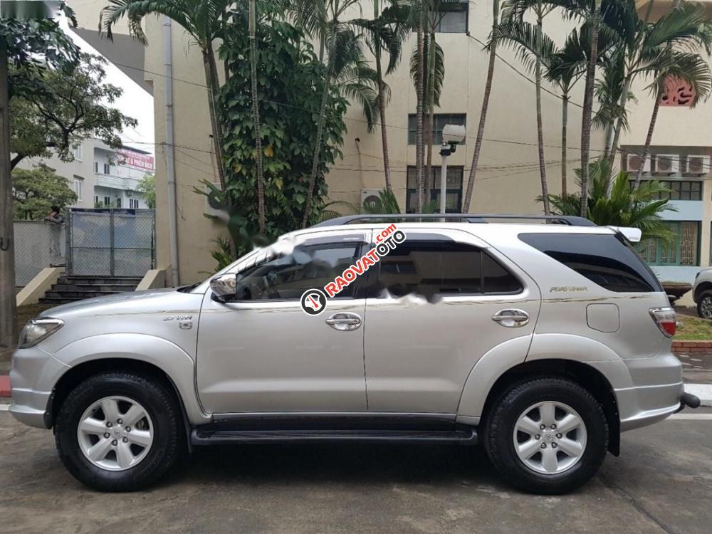 Bán Toyota Fortuner 2.7V 4x4 AT đời 2009, màu bạc như mới-2