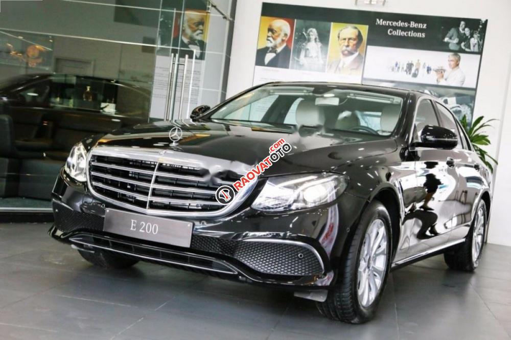 Bán xe Mercedes E200 đời 2017, màu đen-4