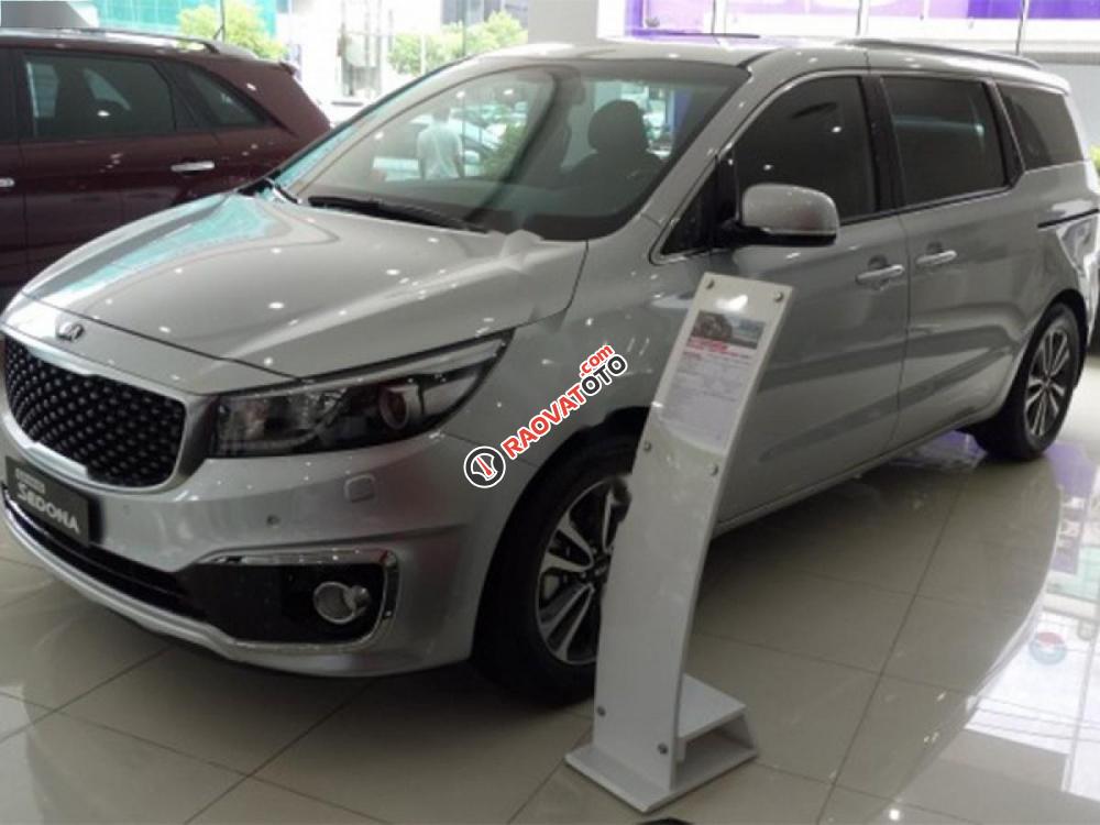 Cần bán xe Kia Sedona 3.3L GAT đời 2017, màu bạc-1