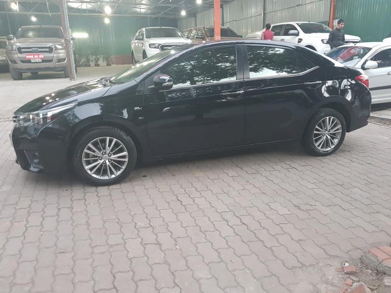 Cần bán lại xe Toyota Corolla altis 1.8 đời 2015, màu đen, xe nhập-5