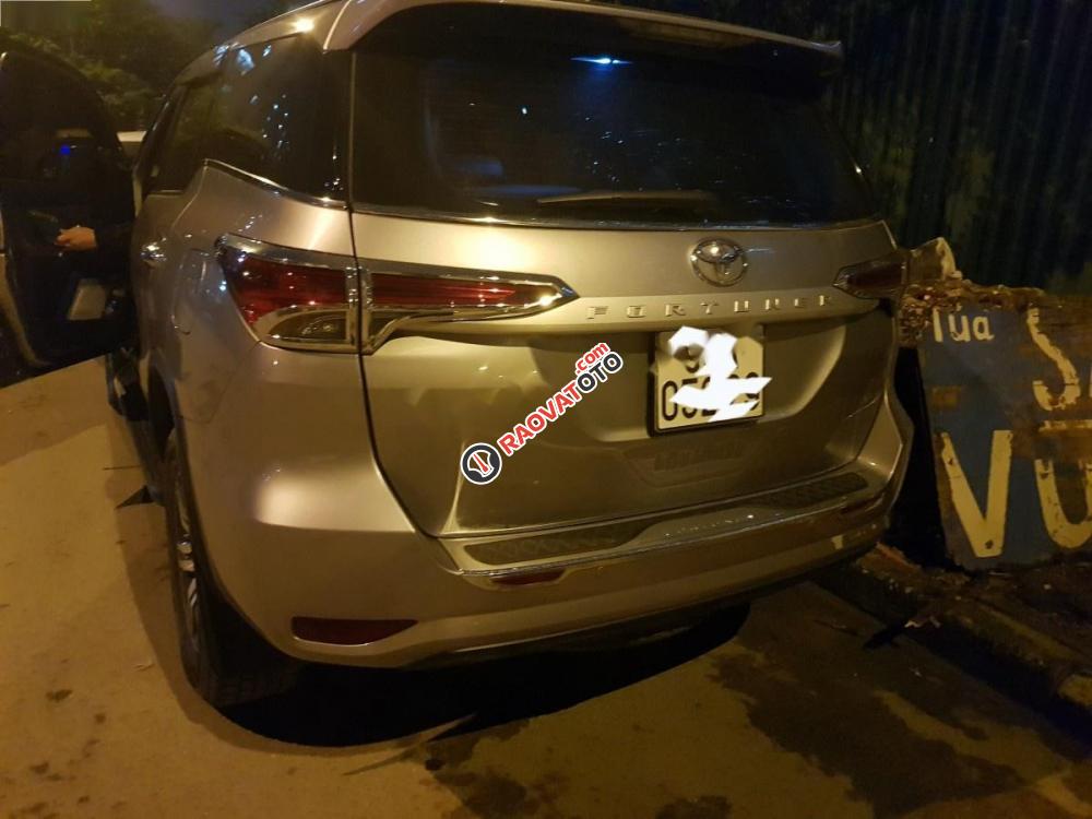 Bán Toyota Fortuner 2.4G 4x2 MT đời 2017, màu bạc, nhập khẩu nguyên chiếc chính chủ-1