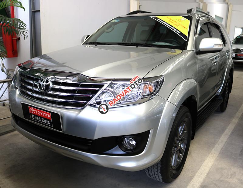 Bán Fortuner V số tự động 2013 màu bạc, màu xám xe đẹp, tặng BHVC, hỗ trả góp 70% lãi suất ưu đãi-0