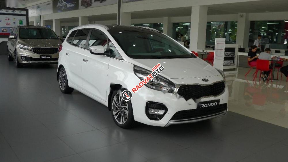 Cần bán Kia Rondo năm 2017, màu trắng-1