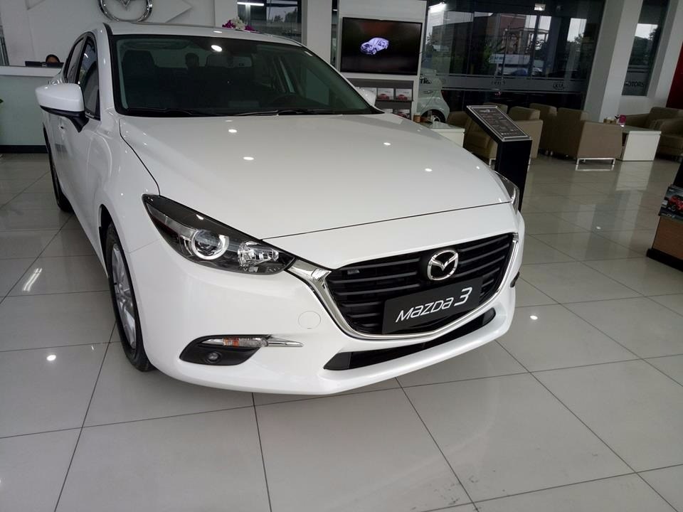 Bán xe Mazda 3 đời 2017, màu trắng, nhập khẩu -1