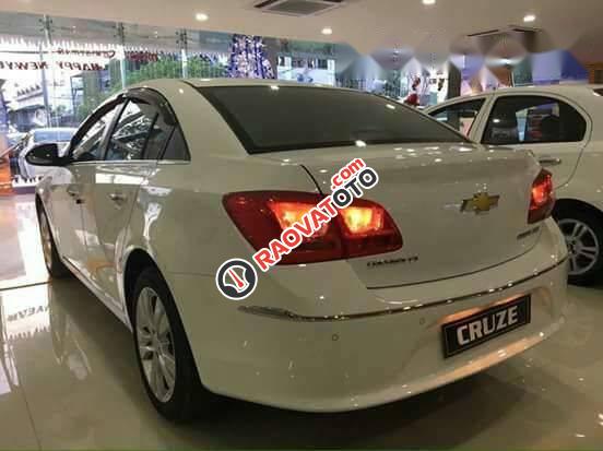 Cần bán xe Chevrolet Cruze đời 2017, màu trắng-0