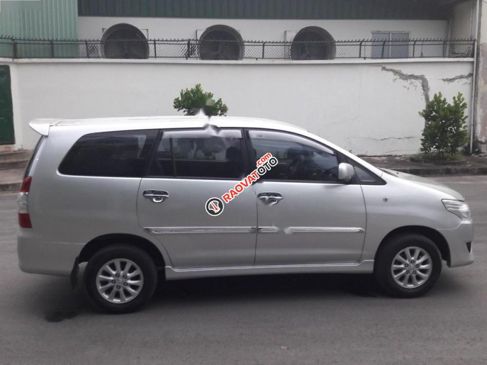 Cần bán lại xe Toyota Innova E đời 2013, màu bạc, giá chỉ 530 triệu-3