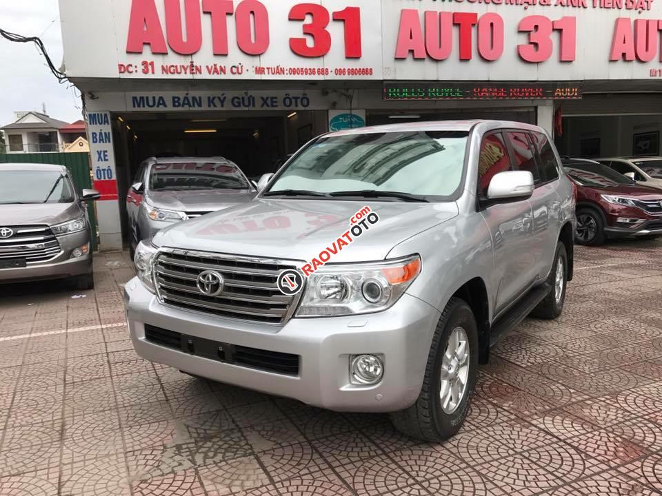 Bán xe Toyota Land Cruiser năm 2015 màu bạc, nhập khẩu nguyên chiếc-6