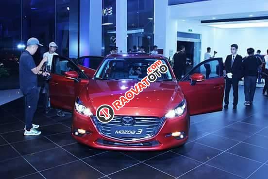 Mazda 3 1.5 FL, hỗ trợ vay trả góp 90% xe, ưu đãi và nhiều quà tặng- 0977.759.946-0