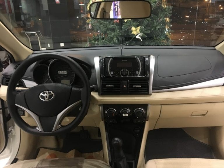 Bán Toyota Vios 2017, màu vàng, nhập khẩu  -2