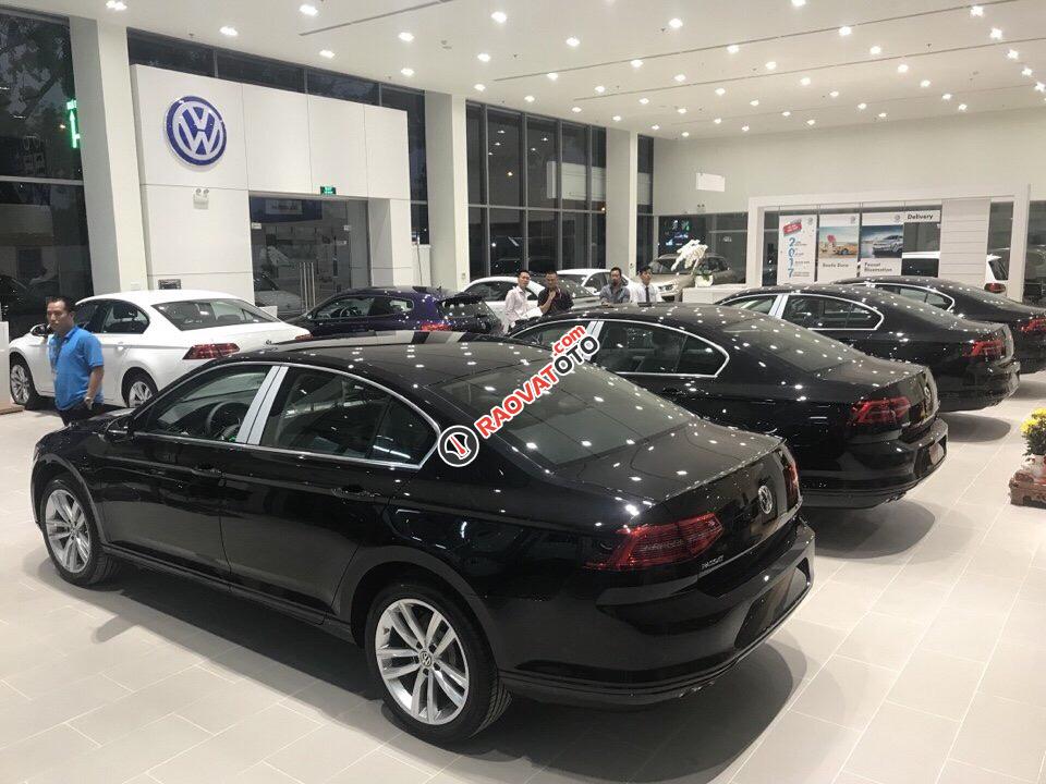 (Big sale) Bán Volkswagen Passat Blue Motion 2017, màu đen, xe nhập, giá tốt nhất. Lh: 097.8877.754-2