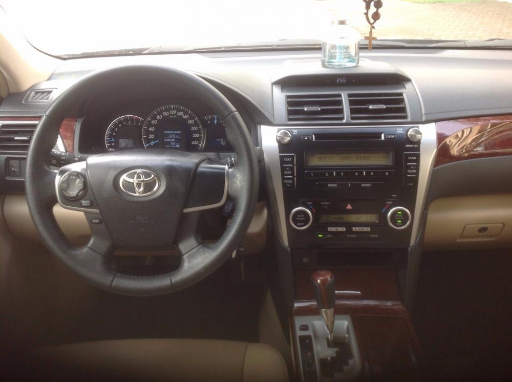 Bán gấp Toyota Camry đời 2014, màu đen, xe nhập-9