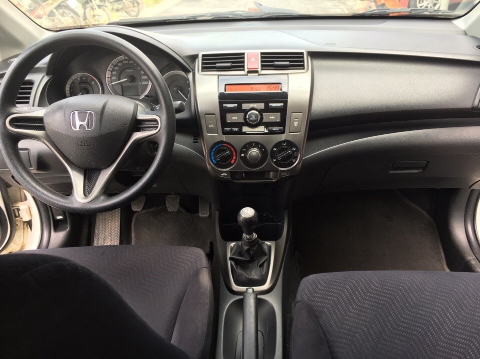 Bán Honda City 1.5MT 2013, màu trắng, xe nhập -9