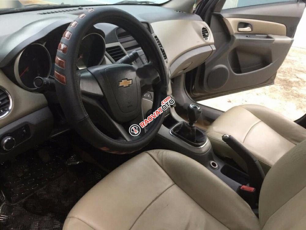 Bán Chevrolet Cruze đời 2010, màu đen chính chủ, giá 295tr-4
