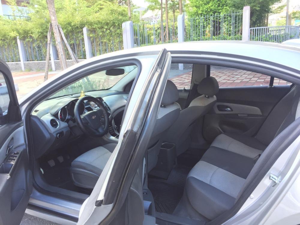Chính chủ bán xe Chevrolet Cruze đời 2010, màu bạc, nhập khẩu-2