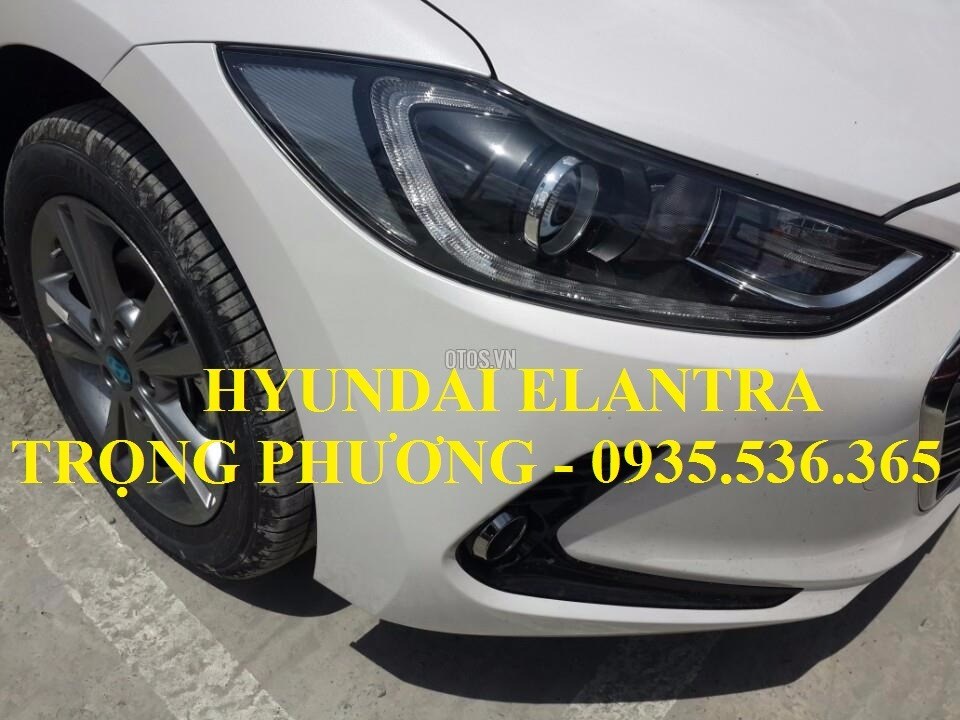 Bán Hyundai Elantra đời 2017, màu trắng, nhập khẩu-9