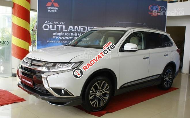 Bán xe Outlander tại Quảng Nam, xe có sẵn, giao ngay, hỗ trợ vay đến 80 %, LH Quang: 0905596067-4