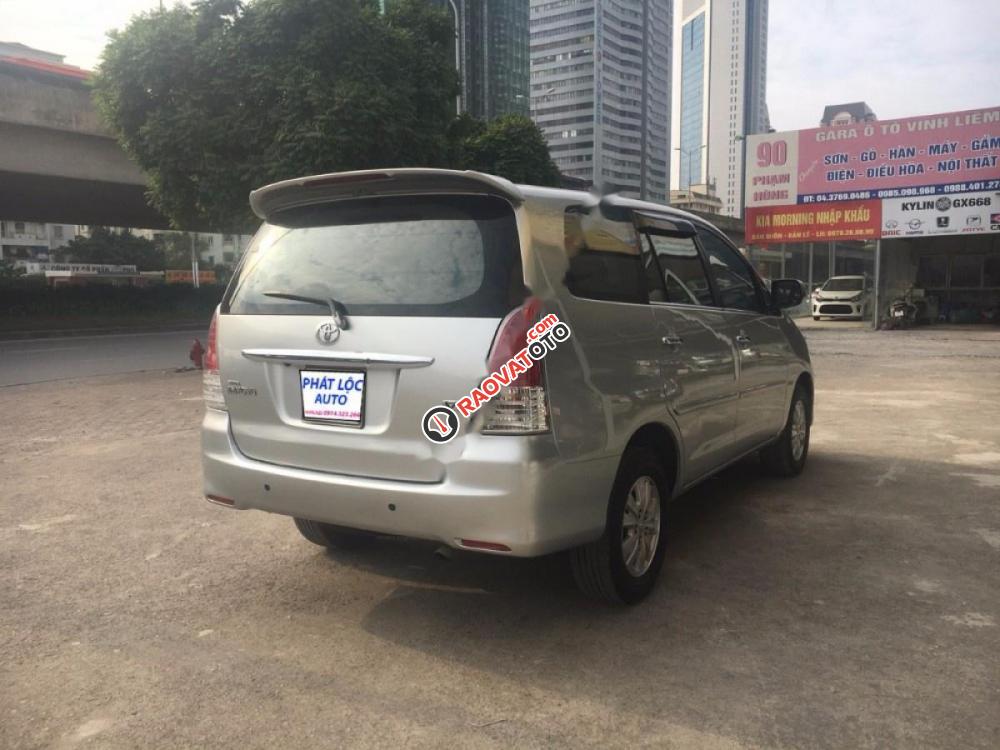 Bán Toyota Innova V 2010, màu bạc như mới-8