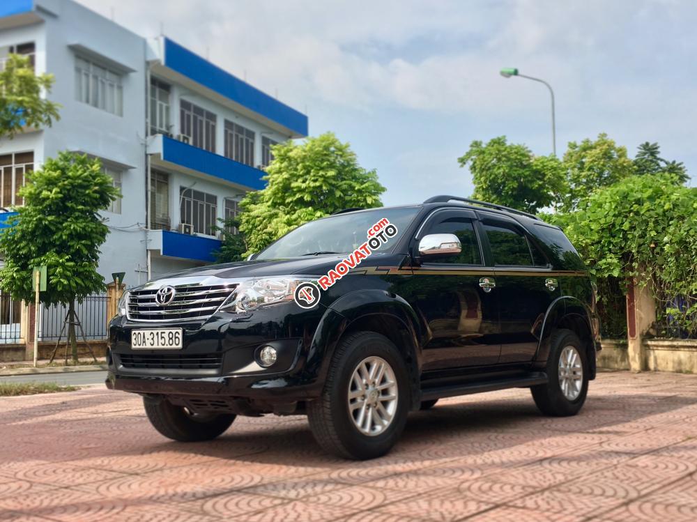 Cần bán Toyota Fortuner 2.7V đời 2014, màu đen chính chủ-1