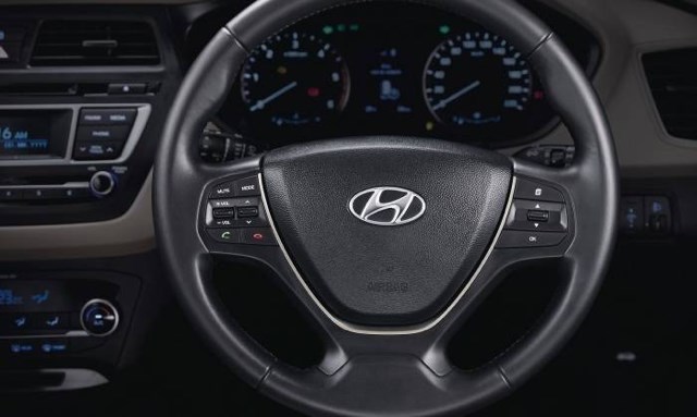 Bán xe Hyundai i20 Active đời 2017, màu đỏ, nhập khẩu -0