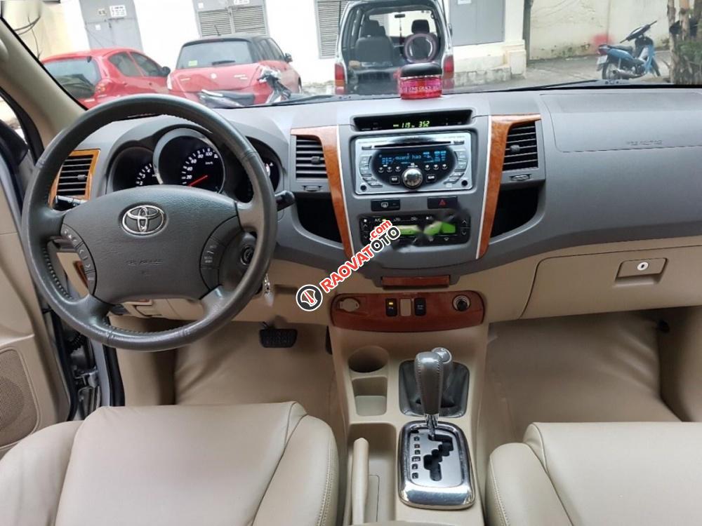 Bán Toyota Fortuner 2.7V 4x4 AT đời 2009, màu bạc như mới-4