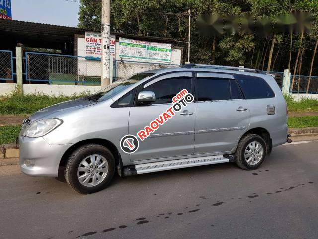 Cần bán lại xe Toyota Innova năm 2009, màu bạc, giá tốt-2