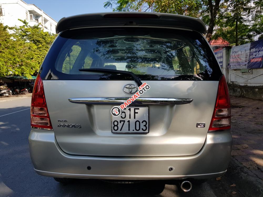 Bán xe Toyota Innova (G) đời 2006 MT, màu ghi-bạc, gia đình sử dụng zin 95%-5