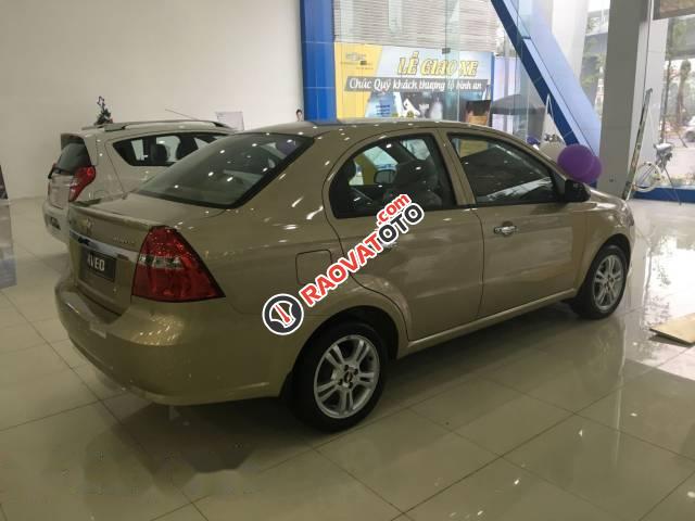 Bán Chevrolet Aveo đời 2017, màu vàng, giá tốt-2