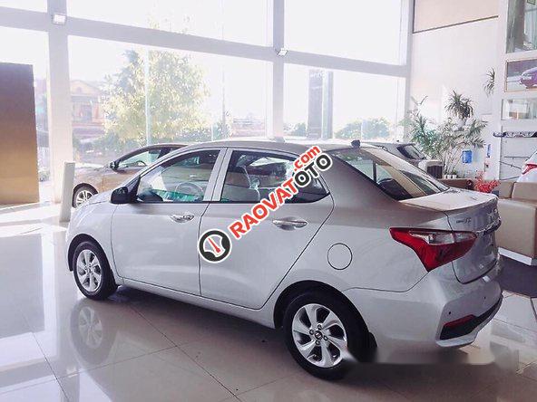 Bán xe Hyundai Grand i10 sản xuất 2017, màu bạc-1