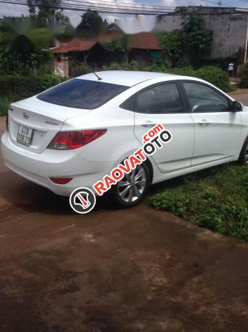 Cần bán Hyundai Accent đời 2012, màu trắng-2