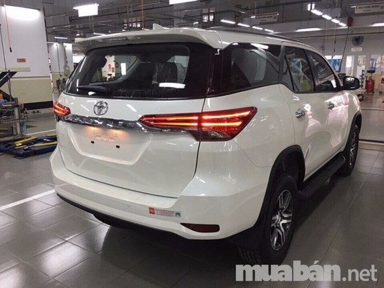 Bán xe Toyota Fortuner năm 2017, màu trắng, nhập khẩu-4