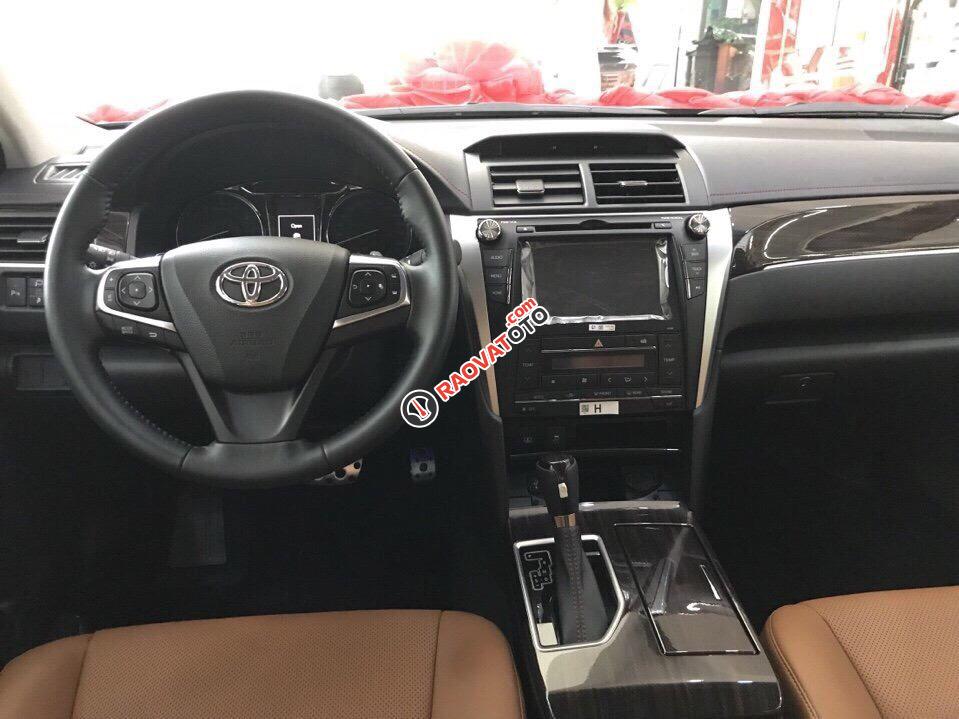 Bán xe Toyota Camry 2.5Q model 2018, màu đen, giao ngay-4