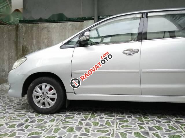 Bán xe Toyota Innova G sản xuất 2010, màu bạc, giá tốt-1