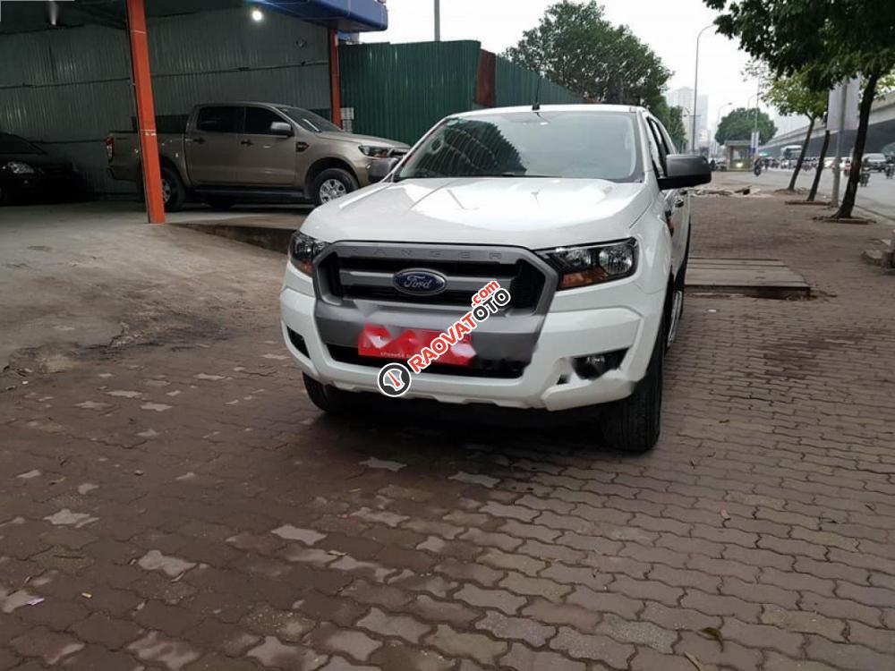 Cần bán gấp Ford Ranger XLS 2.2L 4x2 MT 2016, màu trắng, nhập khẩu nguyên chiếc chính chủ-0