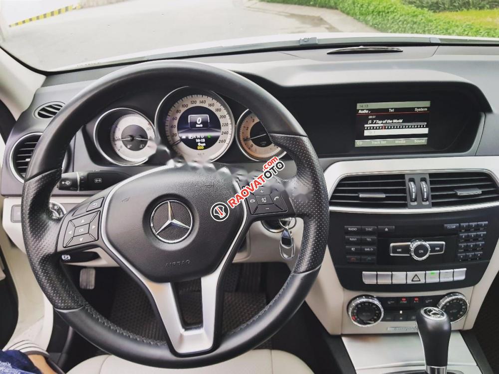 Cần bán lại xe Mercedes C200 2012, màu trắng, giá tốt-3