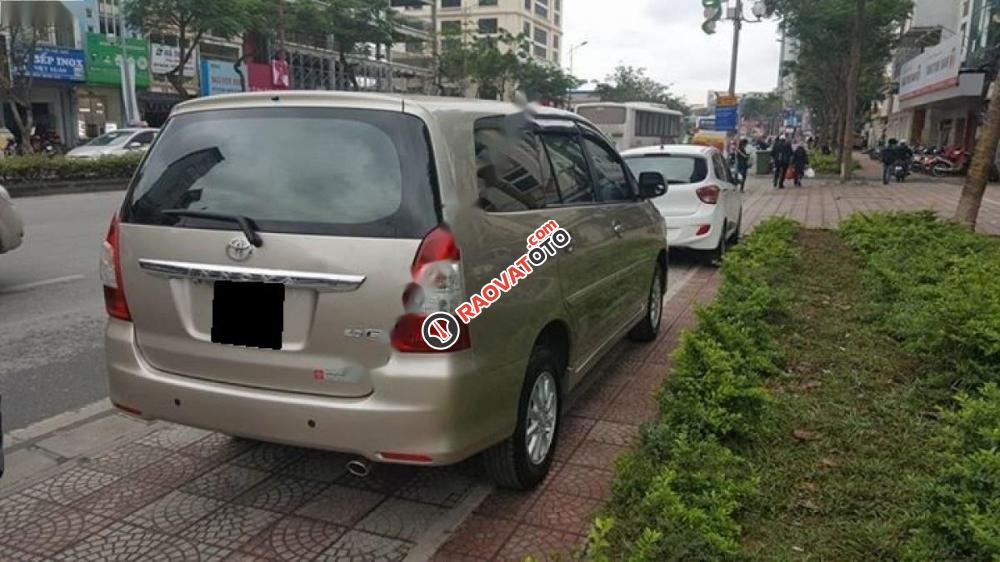 Cần bán xe Toyota Innova 2.0E đời 2013, giá tốt-6