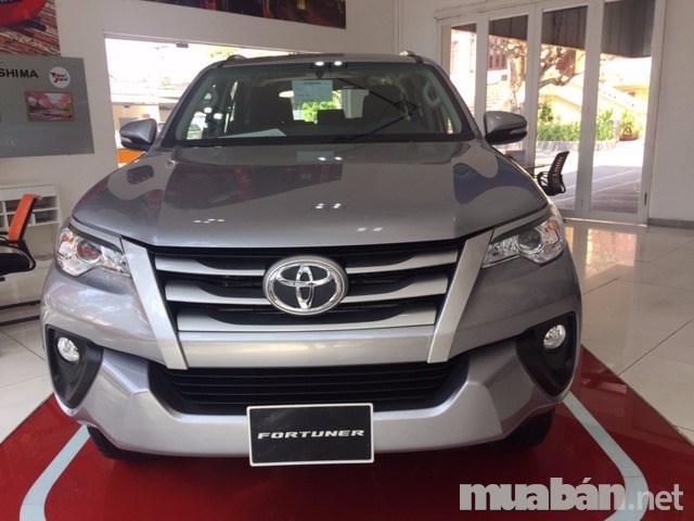 Cần bán xe Toyota Fortuner đời 2017, màu nâu, nhập khẩu -0