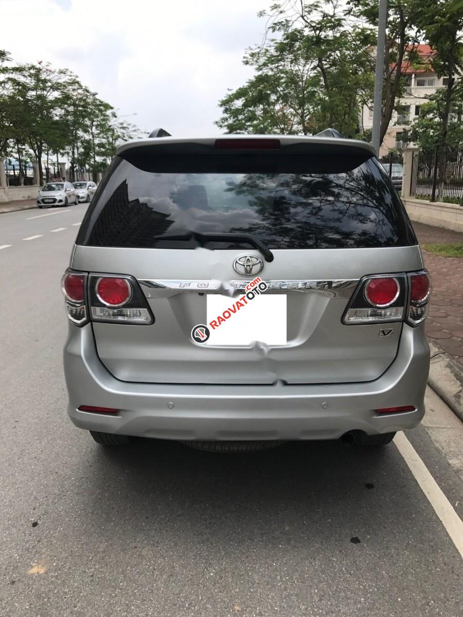 Bán Toyota Fortuner 2.7V 4x4 AT đời 2015, màu bạc chính chủ-3