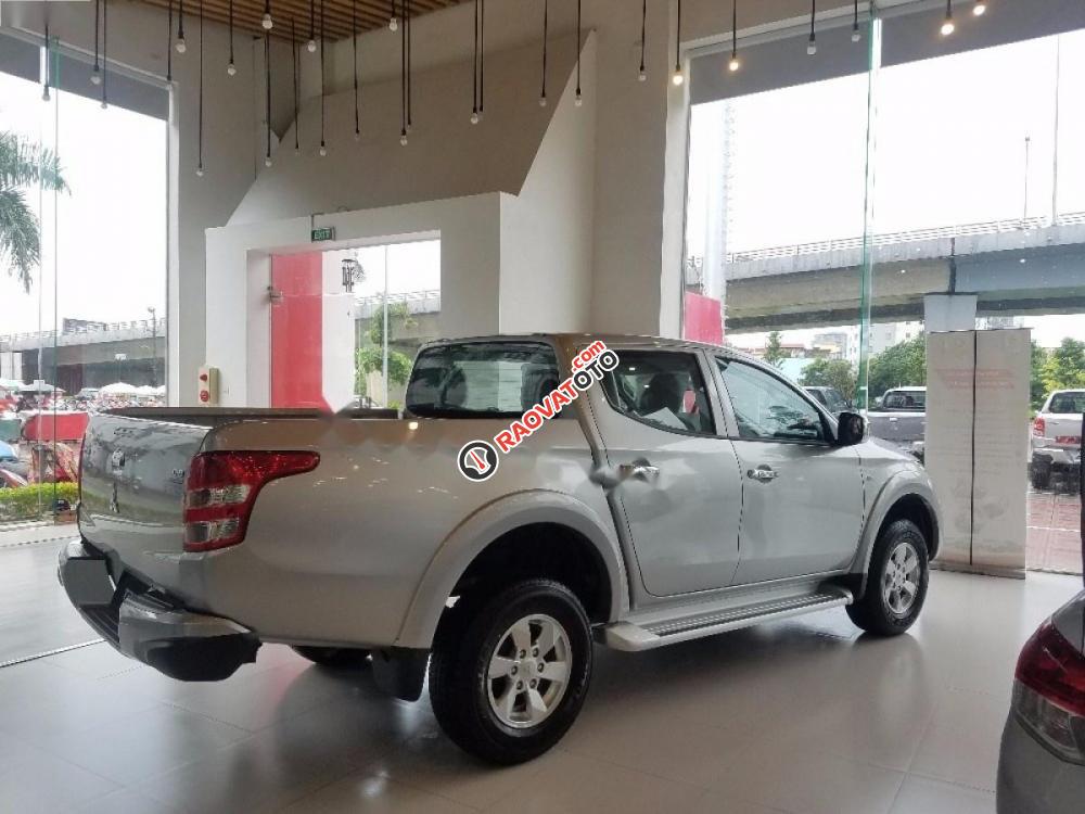 Cần bán Mitsubishi Triton 4x2 AT đời 2017, màu bạc, xe nhập-3